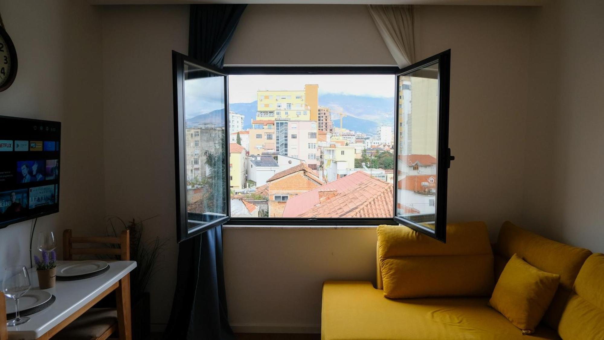2E Center Apartment Тирана Экстерьер фото
